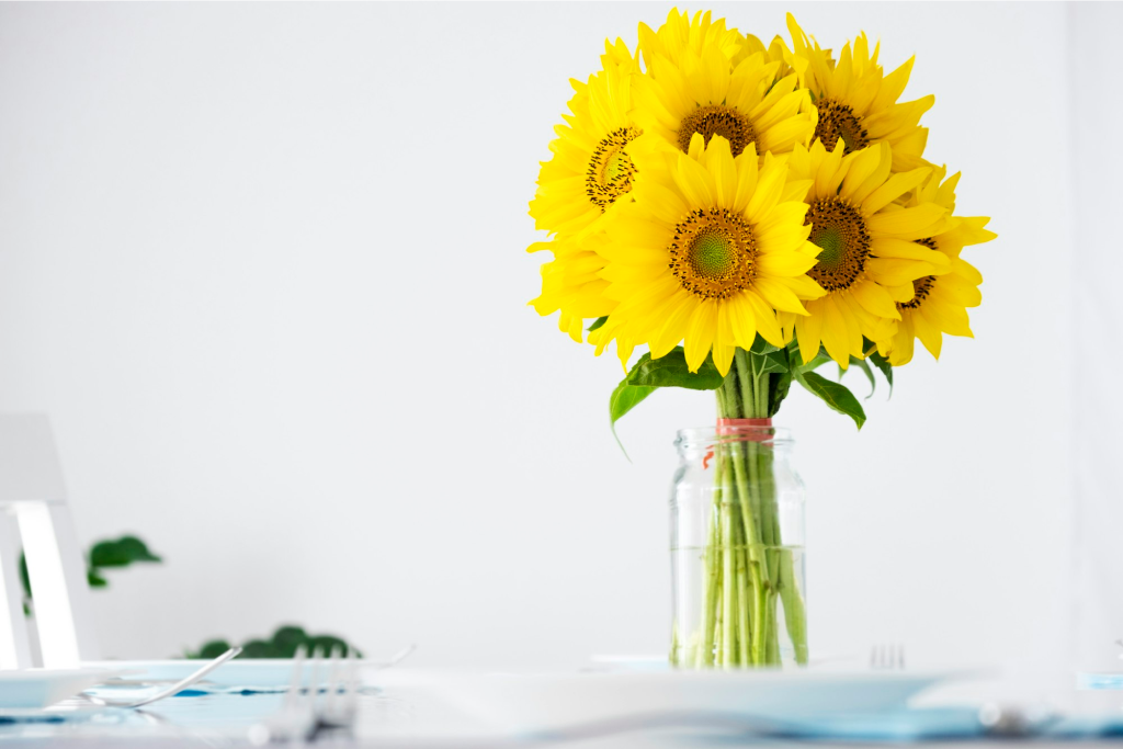 Ваза с подсолнухами