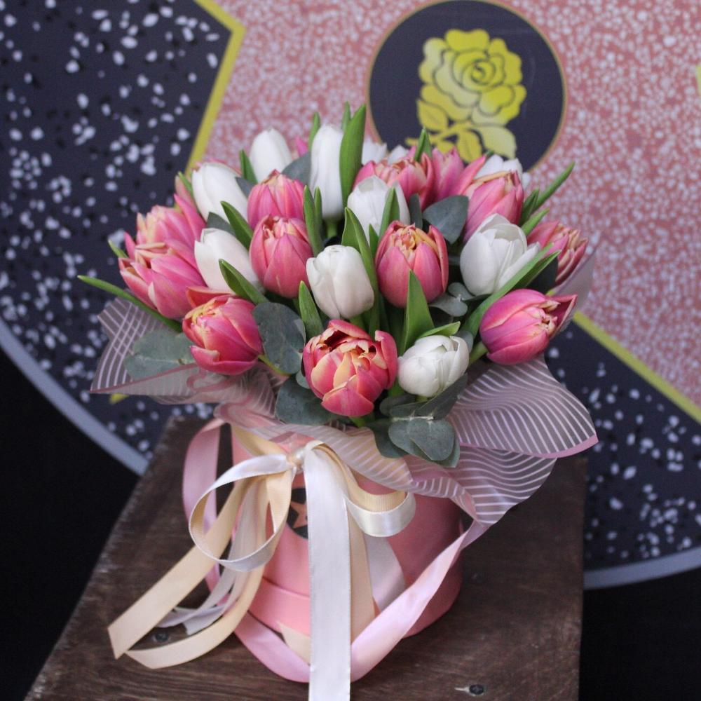 25 tulips in a box