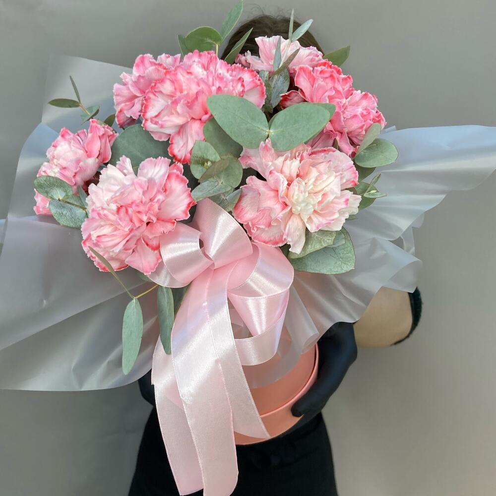 Букет из диантусов в шляпной коробки 🌸