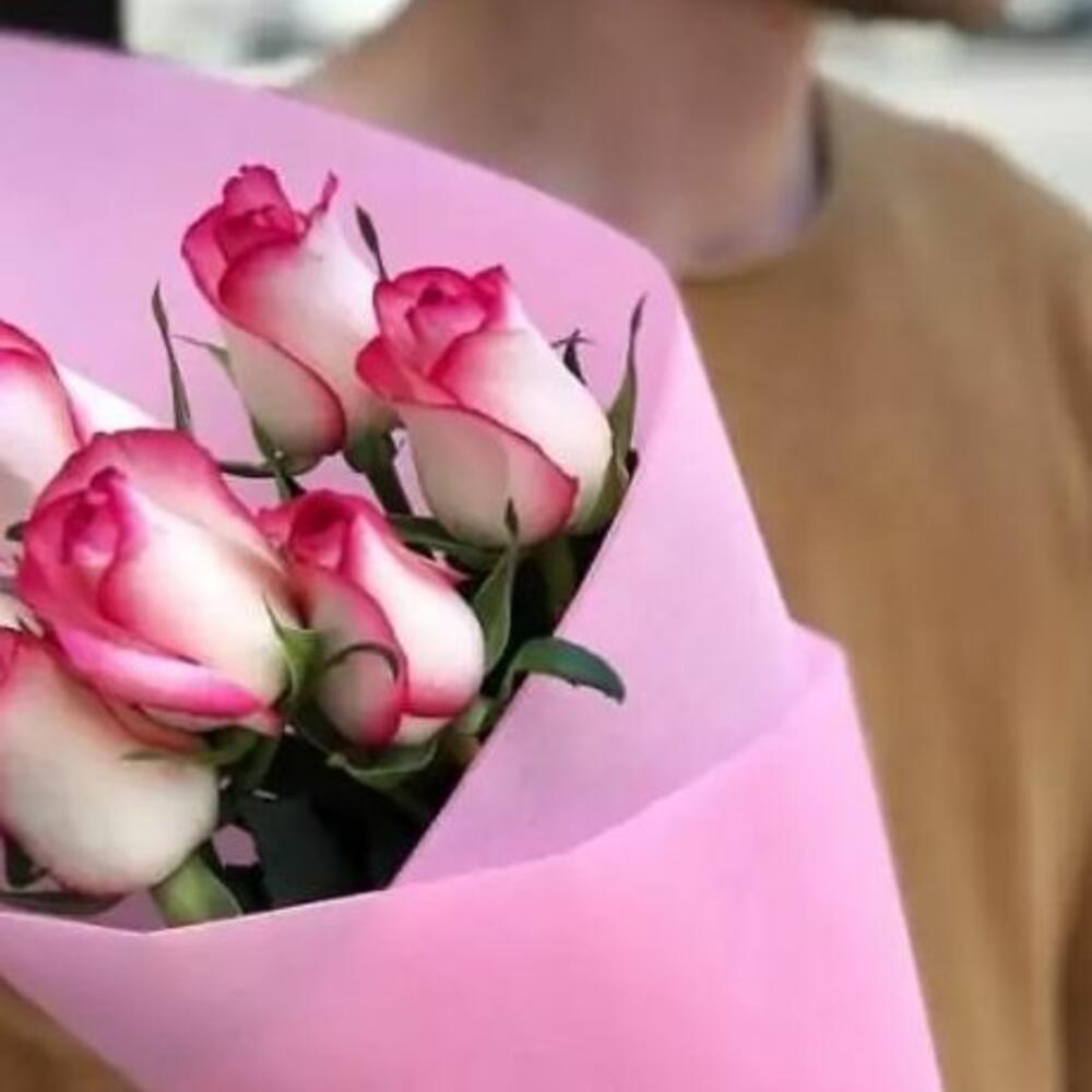 Монобукет из 7 розовых роз 50 см