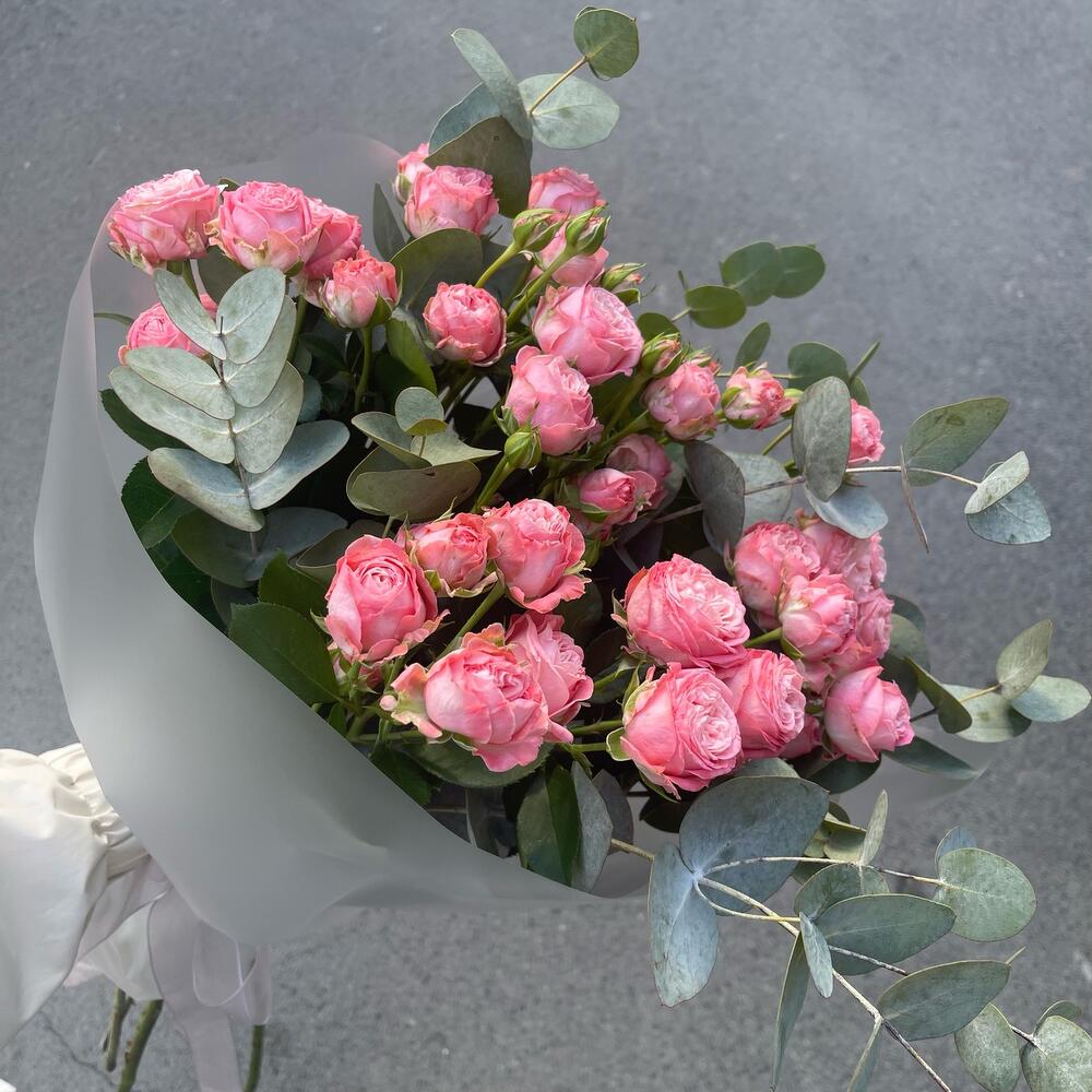 7 кустовых пионовидных роз с эвкалиптом 💝