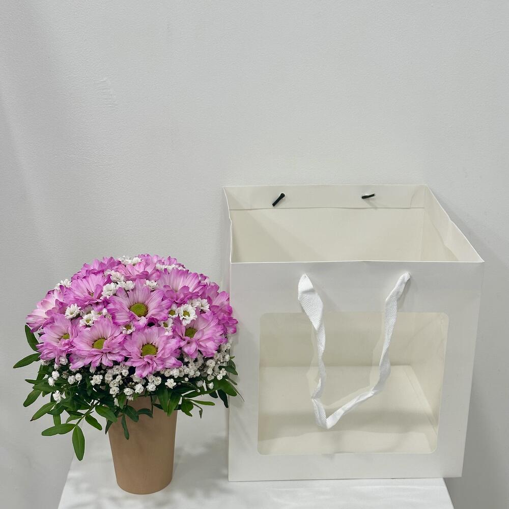 Композиция - комплимент с хризантемой и Сантини