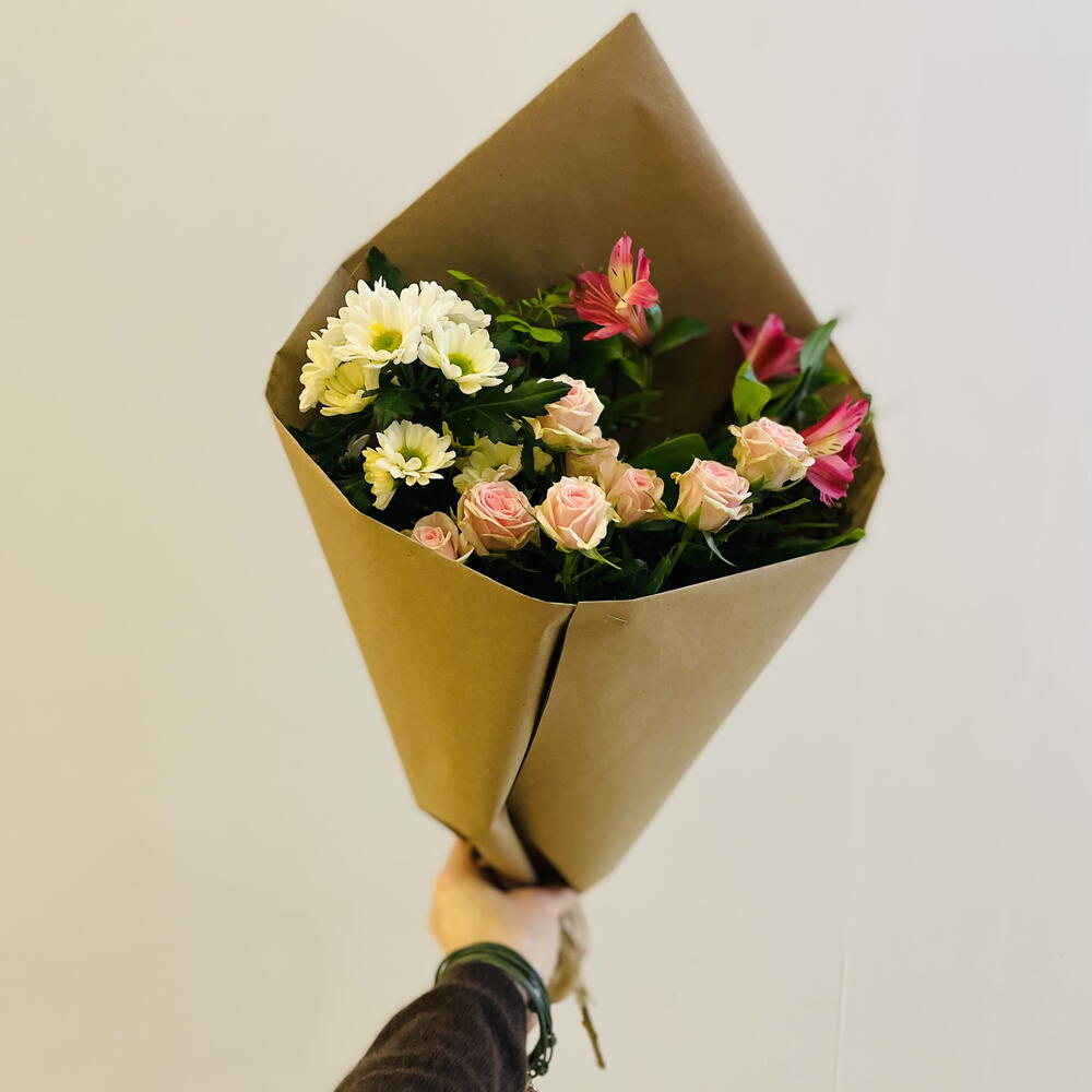 Букет 💐 в крафте цвет зависит от наличия товара