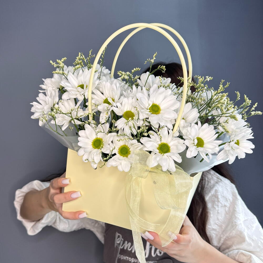 Цветы в коробке с ромашковой🌼 хризантемой Алтай и лимониумом