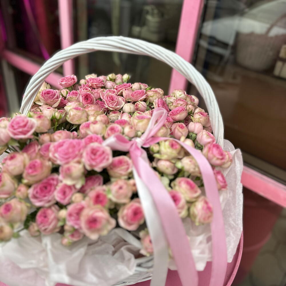 Корзина кустовых роз