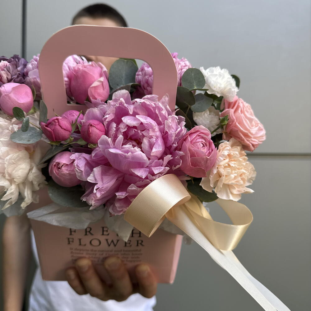 Композиция -пионов и диантусов🌸