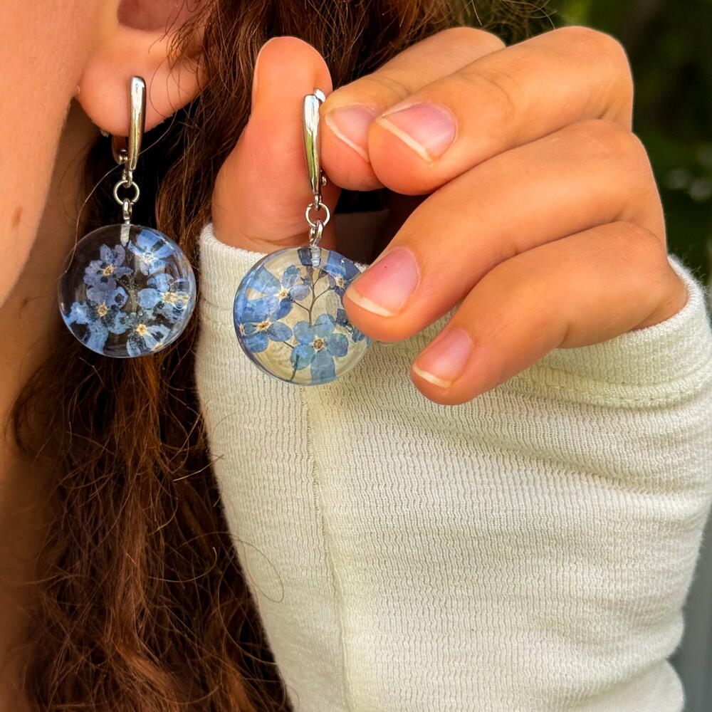 Серьги круглые из незабудки