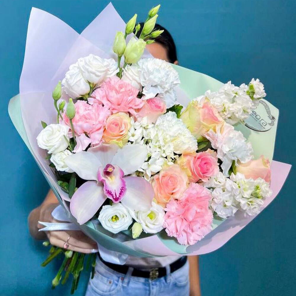 Букет Орхидеи и розы Всегда прекрасный. Авторский букет 564. Leoraflowers