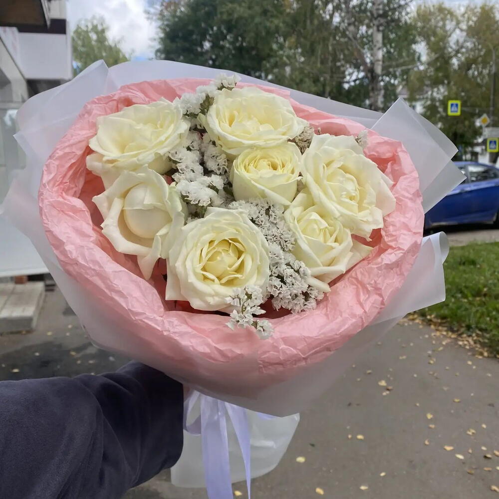 Белые розы и статица🤍