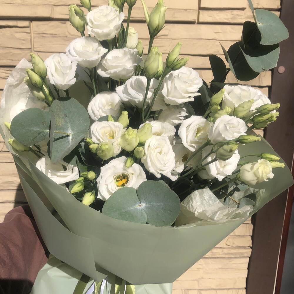 Букет из стойкой эустомы с эвкалиптом💚
