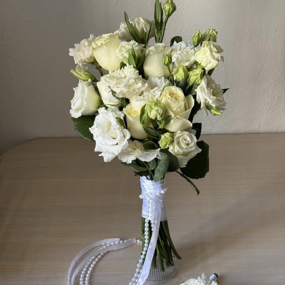 AlexFlower Wedding: букет Невесты из Нежной Эустомы, роз и бус