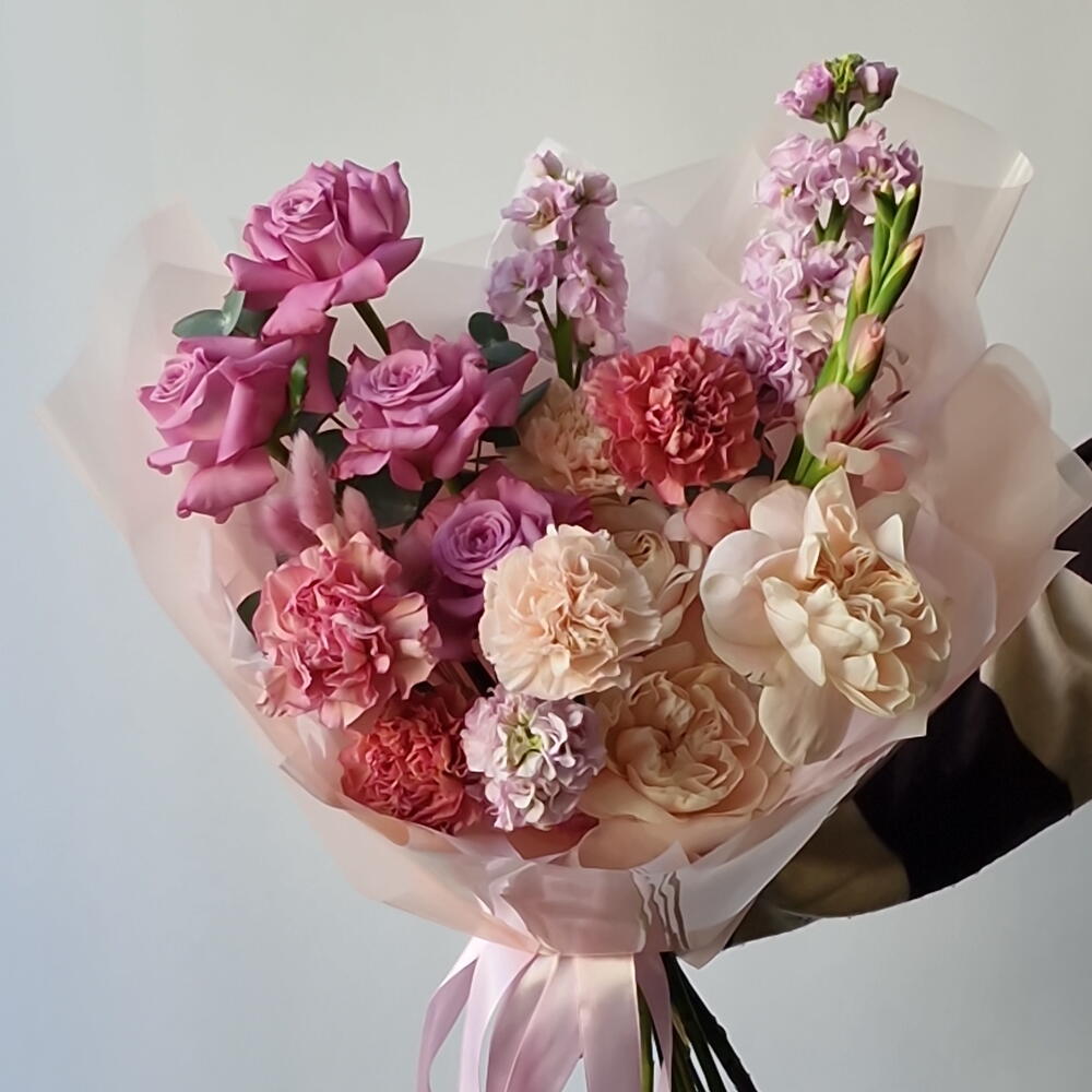 Нежный букет с розами и маттиолой🌸