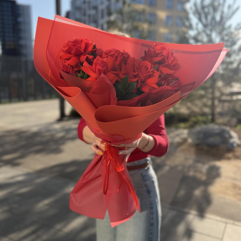 Букет  «Алый акцент»