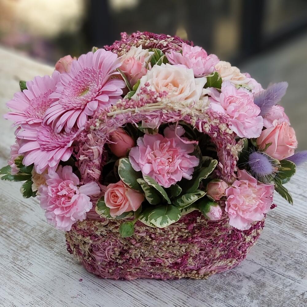 Корзина с цветами \"Нежное послание💞\" с розовыми герберами, кустовыми ...