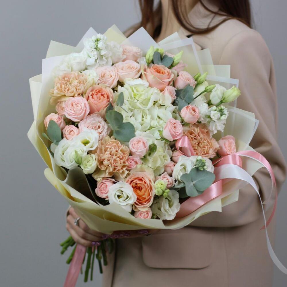 Авторский букет с пионовидными розами Гравити, Бомбастик. Букет 15 Kimbirly flowers
