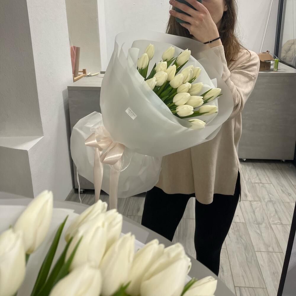 Тюльпаны белые 19 шт