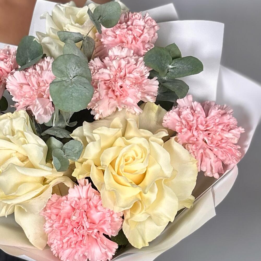 Нежность в каждом лепестке 💕 Французские розы и диантусы