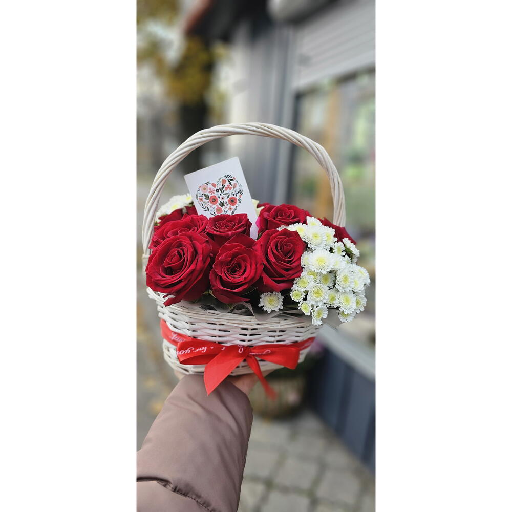 Корзина с розами