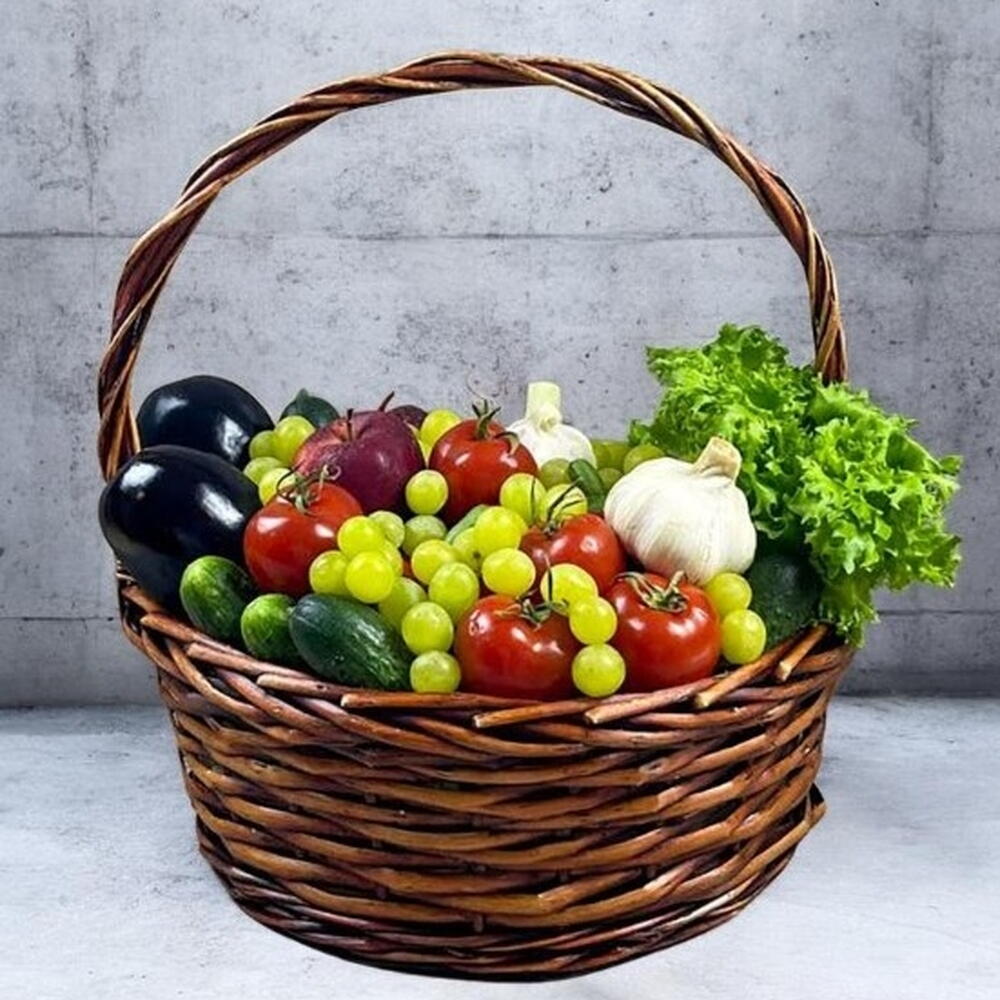 Фруктовая корзина с овощами