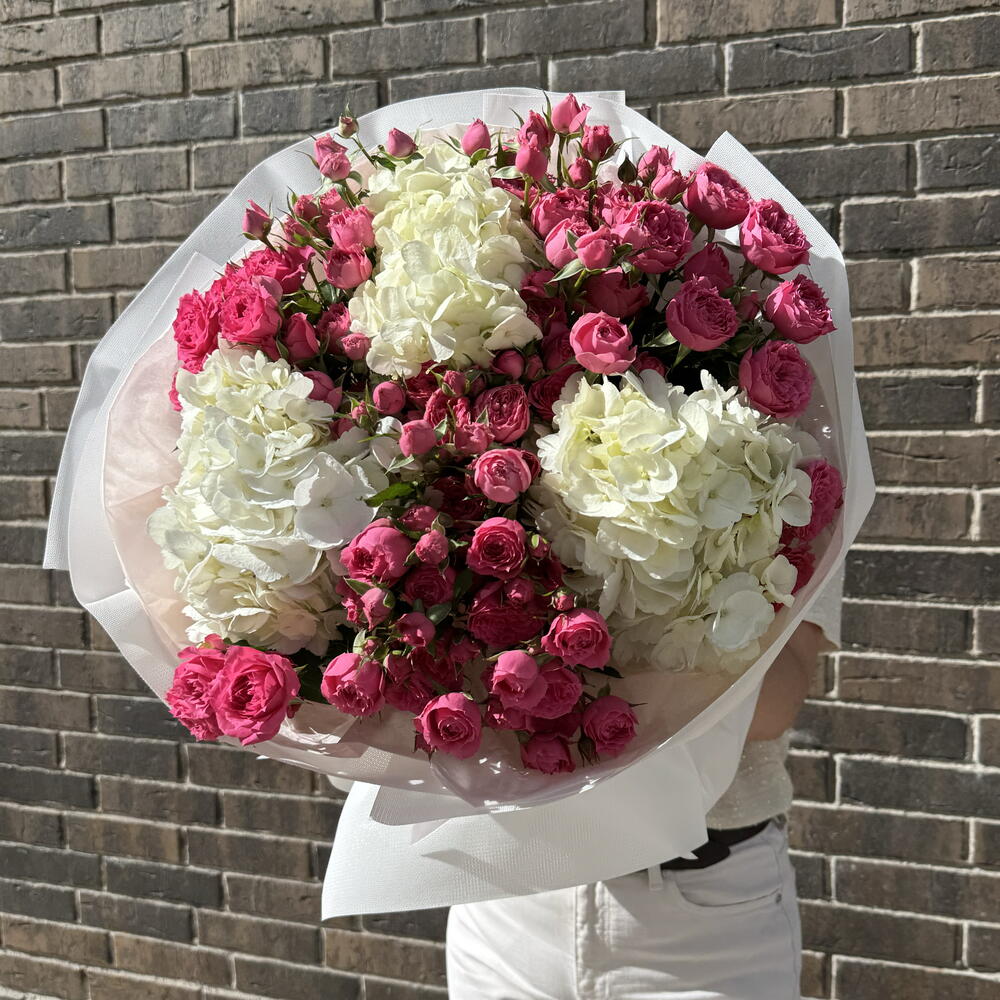 A huge bouquet of spray roses and hydrangea