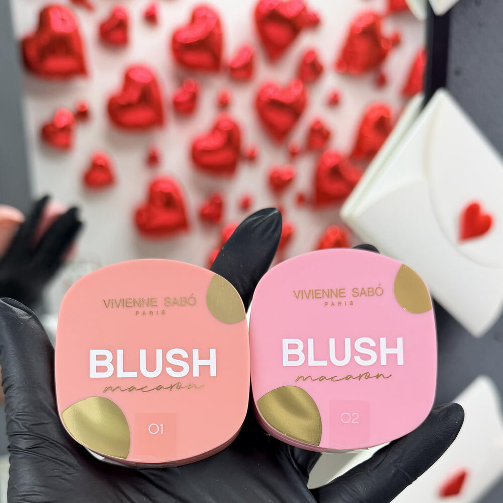 Клубника в шоколаде Сердце L + подарок от Vivienne Sabo — румяна MACARON