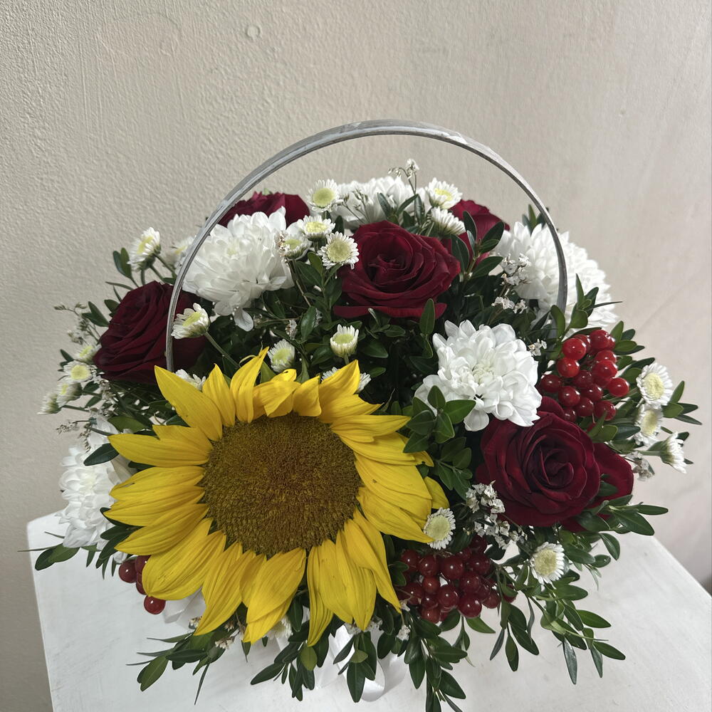 Корзина с подсолнухом