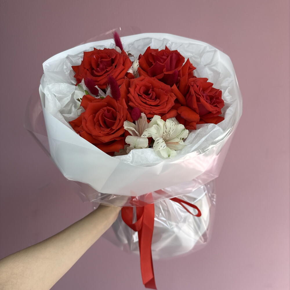 Букет для жены, мамы, бабушки, дочки, сестры на день рождения, юбилей Красная Роза, альстрмерия и сухоцвет акция