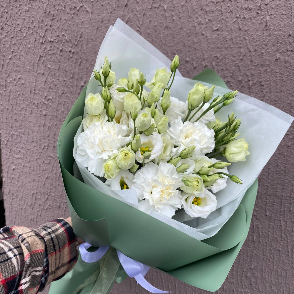 Букет из эустомы и диантуса