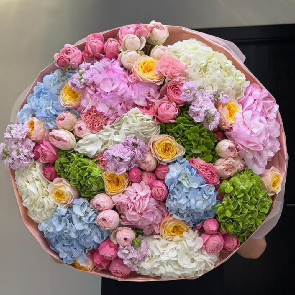 🌺 Букет «Дофаминовый всплеск» — гортензия, пионы, пионовидные розы и маттиола 🌺