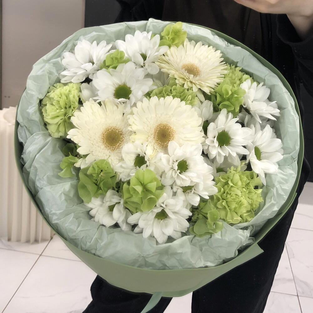 Букет с Герберами, диантусами и хризантемой ромашкой 💚
