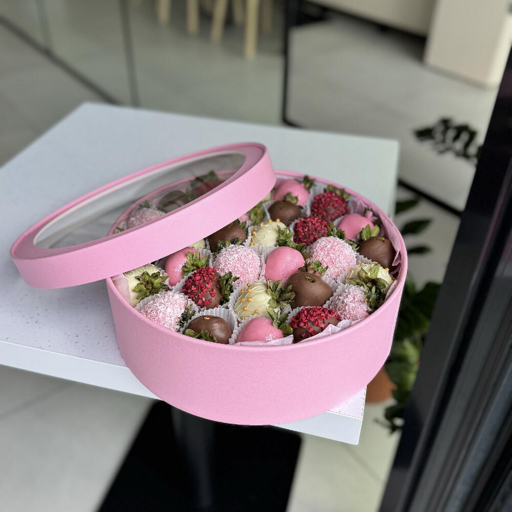 Клубника в шоколаде/ круглый бокс подарочный