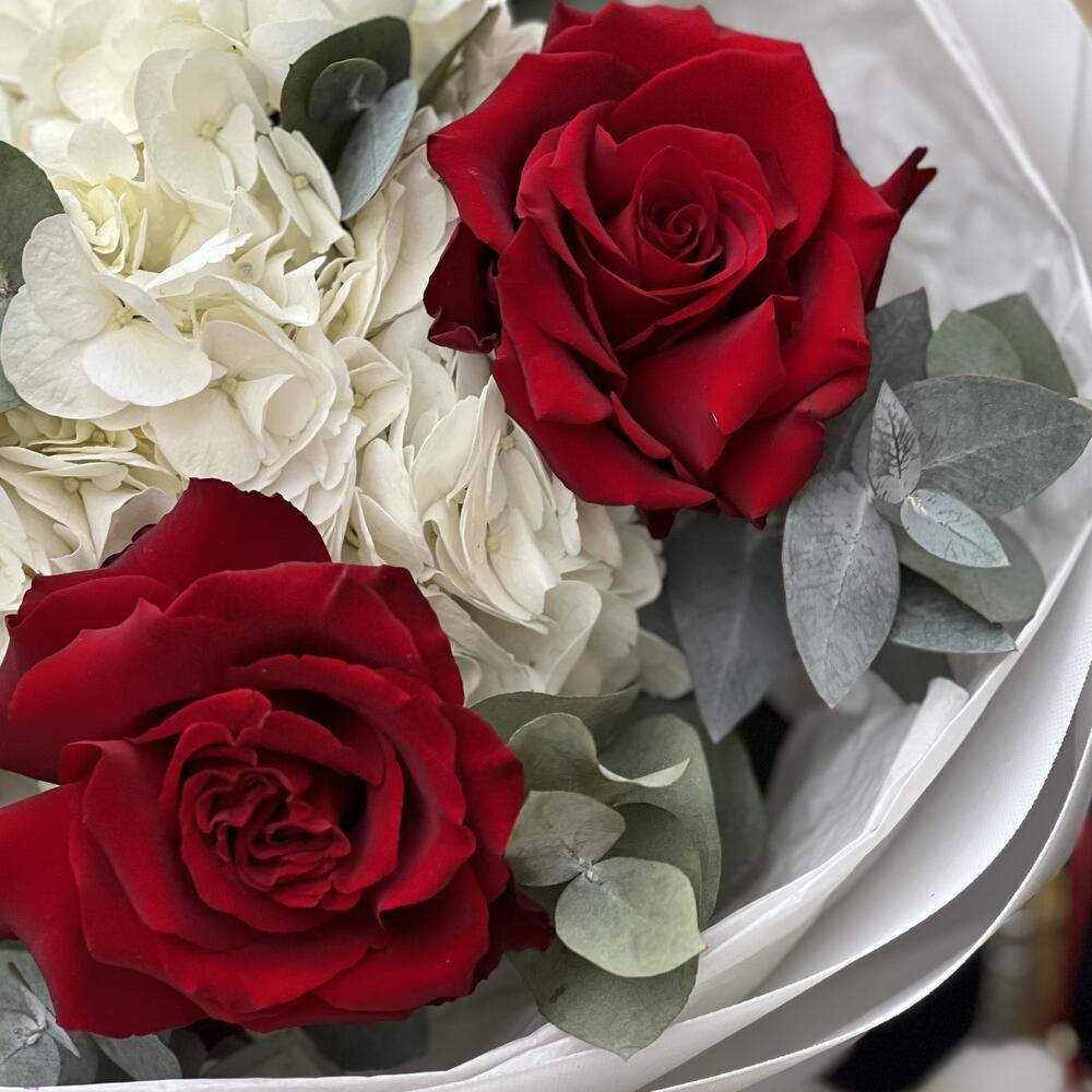 Holland roses and Hydrange bouquet