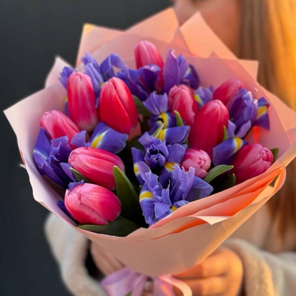 Тюльпаны и ирисы 🌷🌷🌷