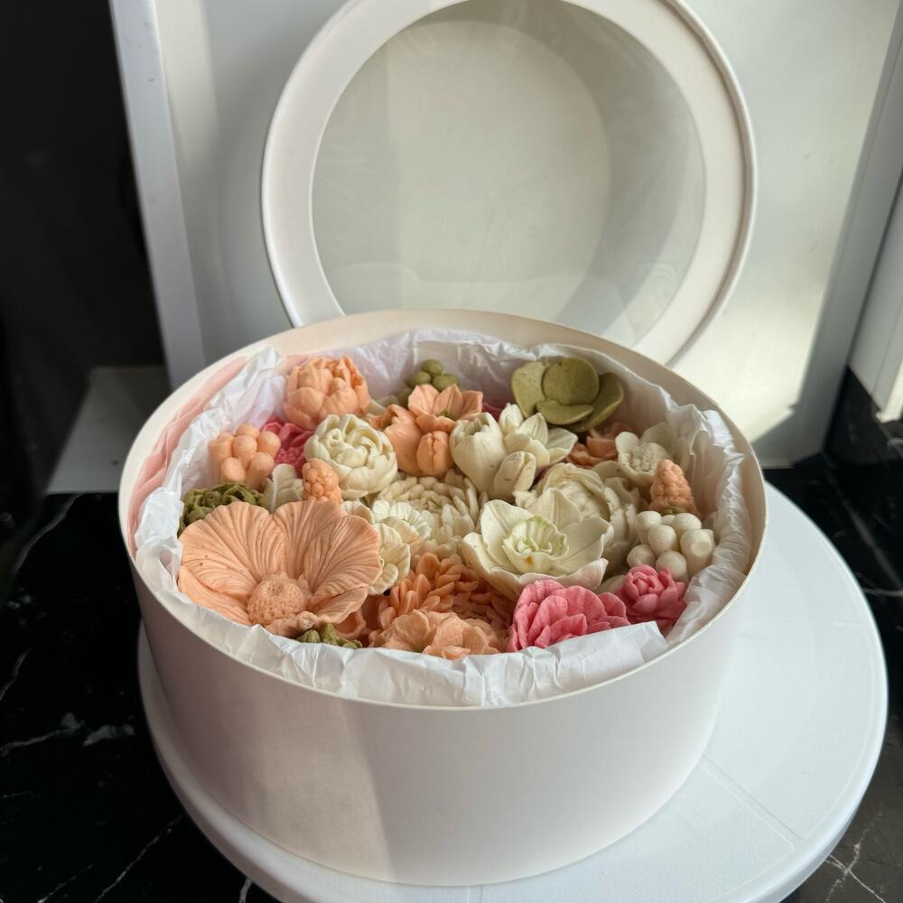 Зефирные цветы в круглой коробочке