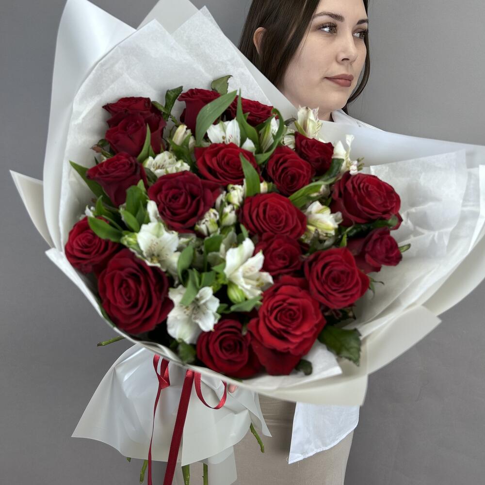 Букет с розой и Альстромерией