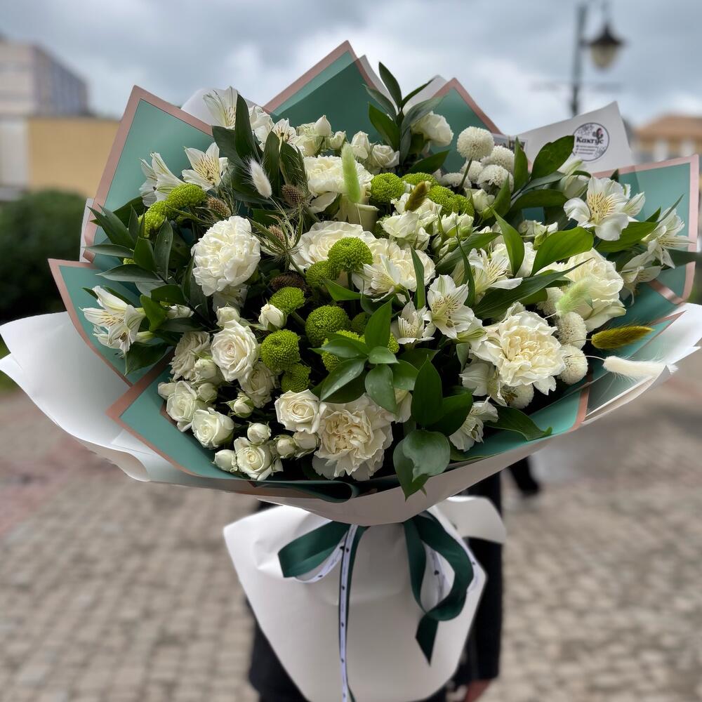 Букет «Природа» из хризантем, альстромерий, диантусов, роз и кустовых роз