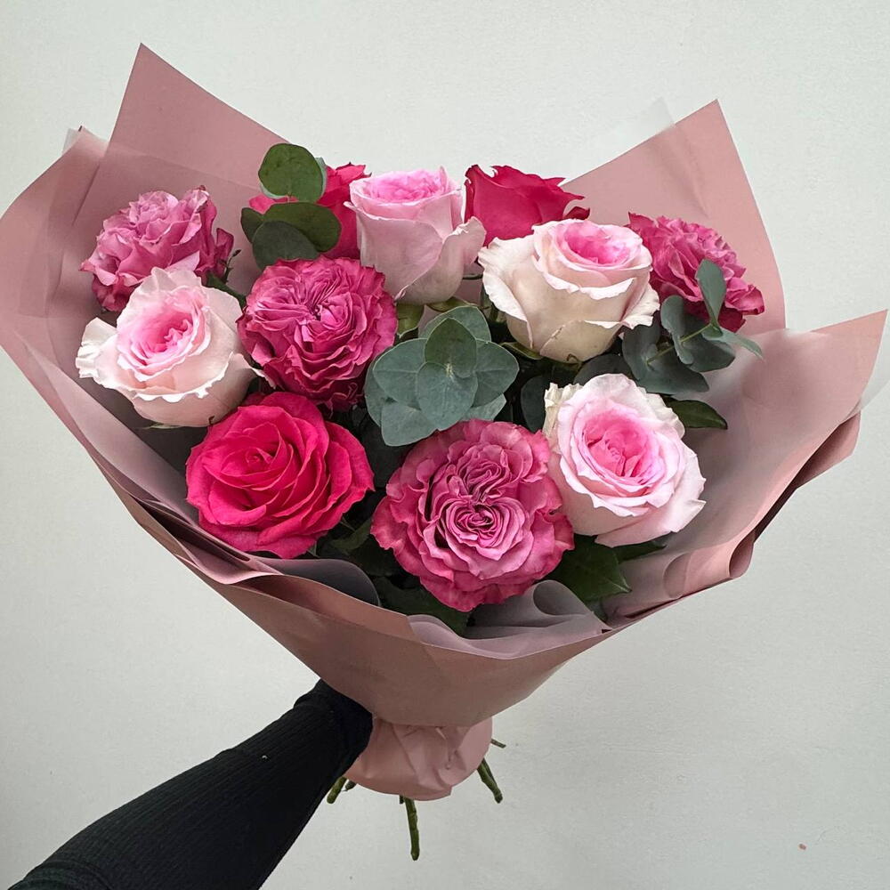 Микс из 11 розовых роз