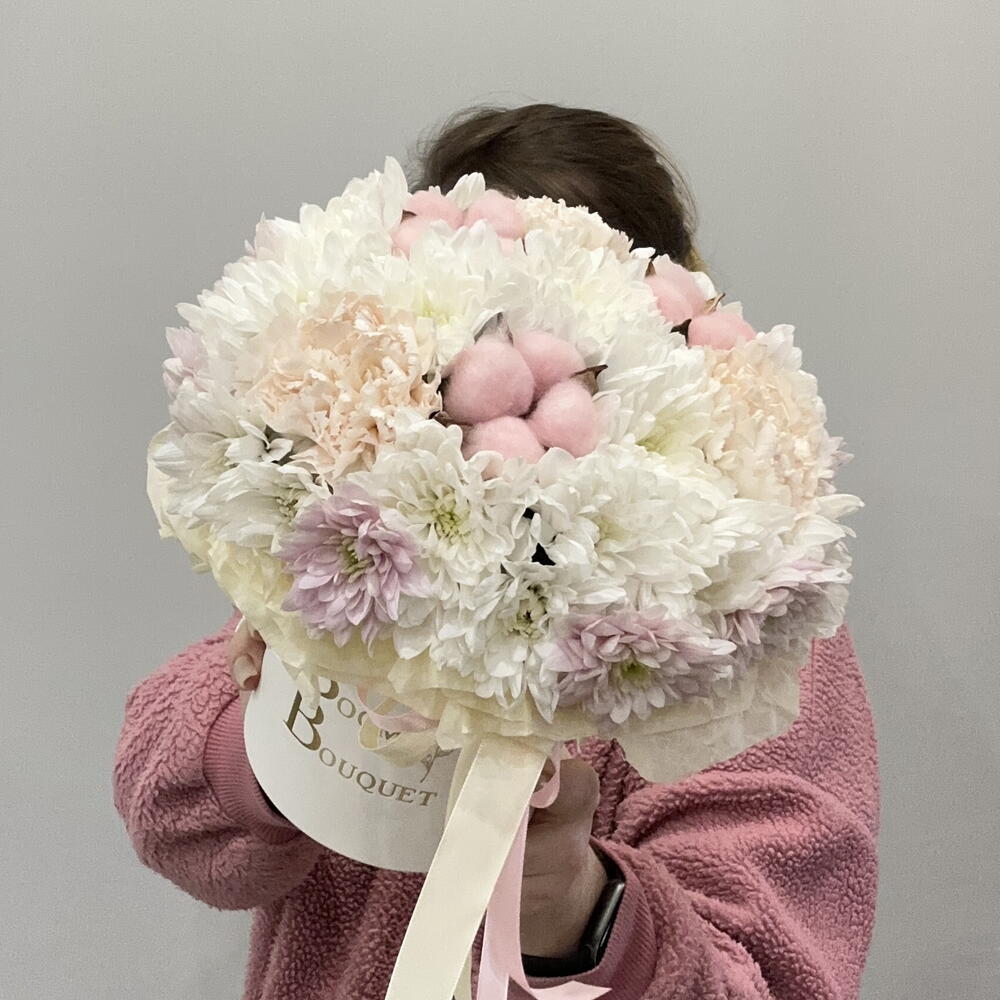 Цветочная композиция в шляпной коробке 🌸