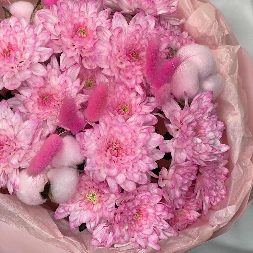 Розовая 💕 хризантема  с лагурусом и хлопком в упаковке