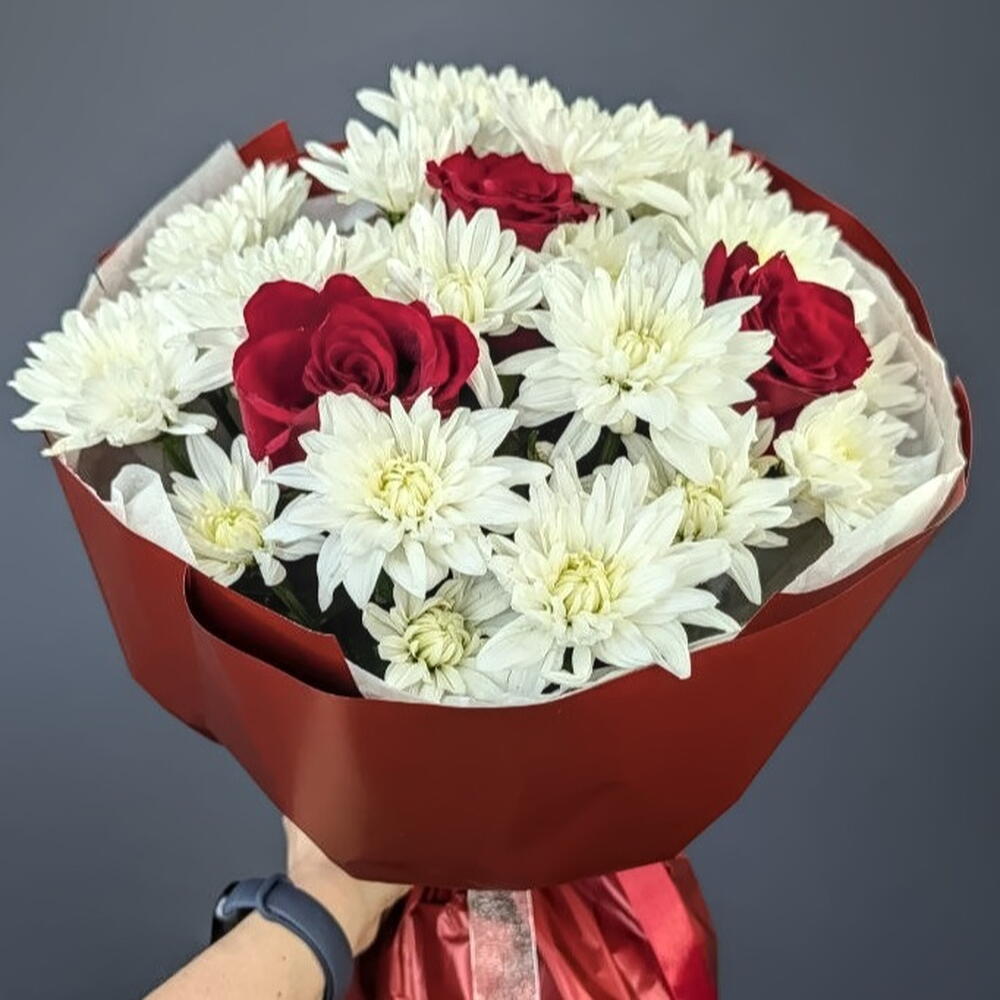 Букет из 3 роз и 4 кустовых хризантем