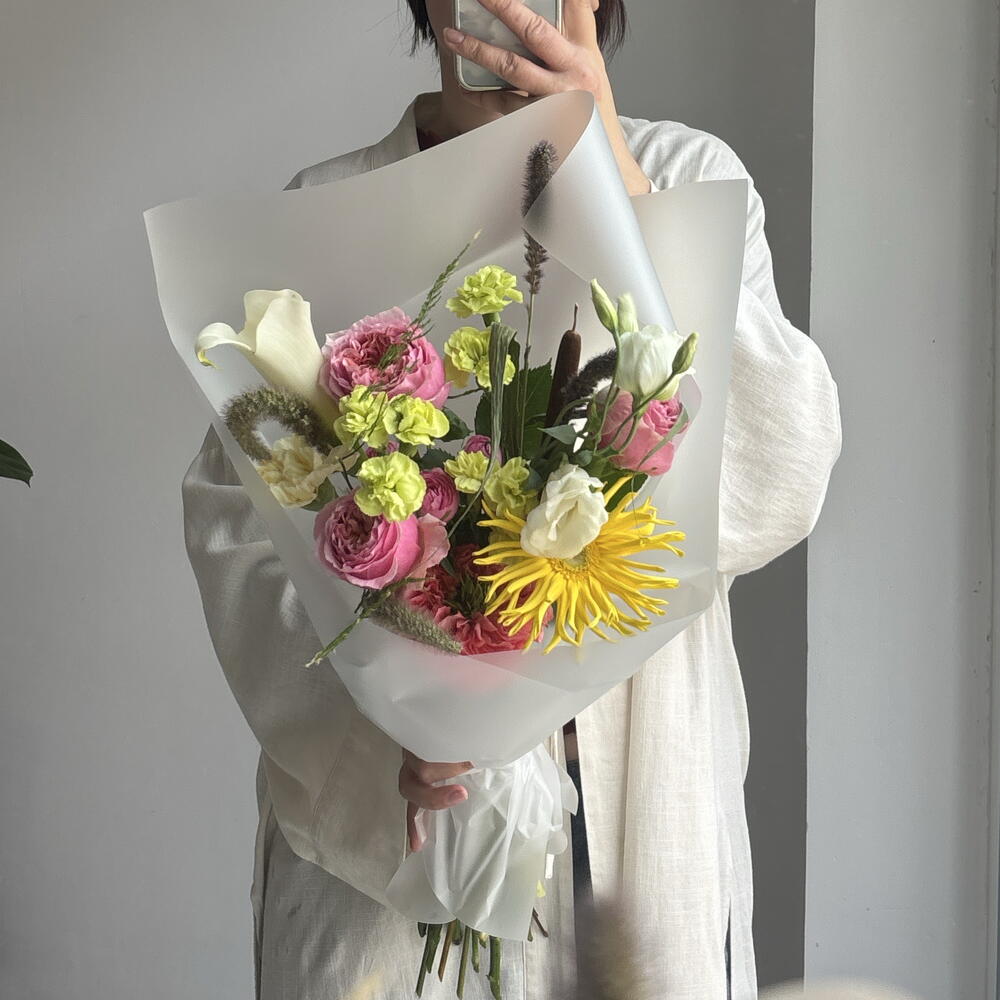 Готовый букет Полевой - калла, пионовидные розы, гербера, кустовая Роза, камыш, эустома