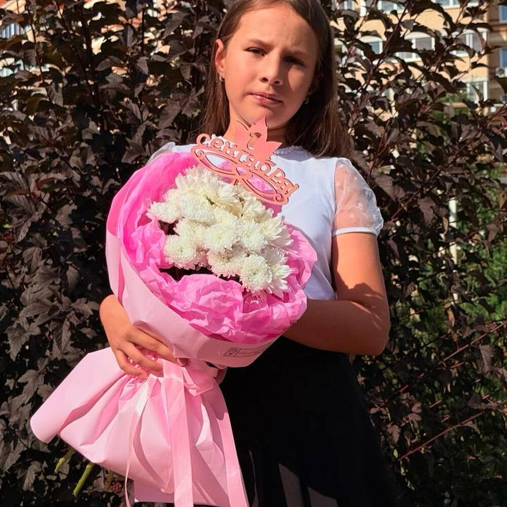 Букет комплимент к 1 сентября с хризантемой