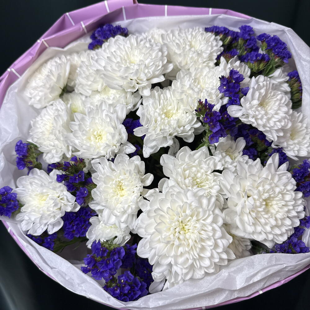 Букет из хризантем и статицы