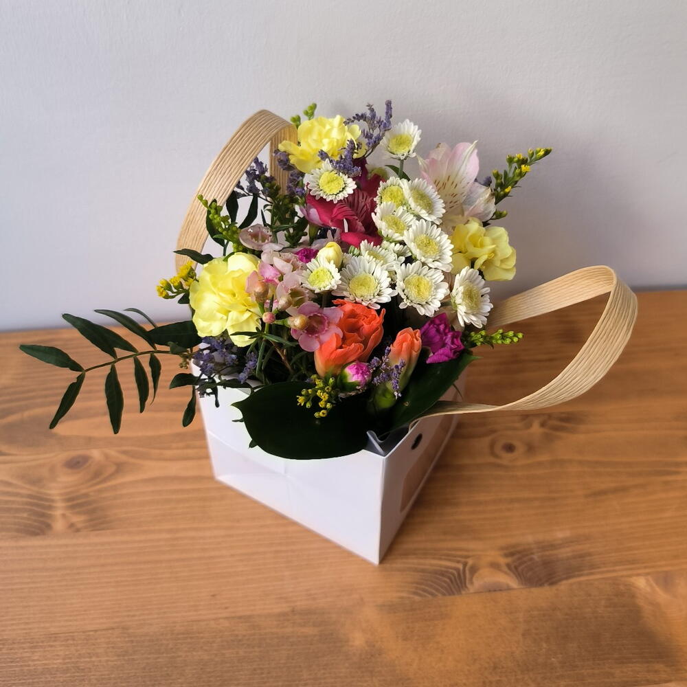 Сумочка с ассорти летних цветов