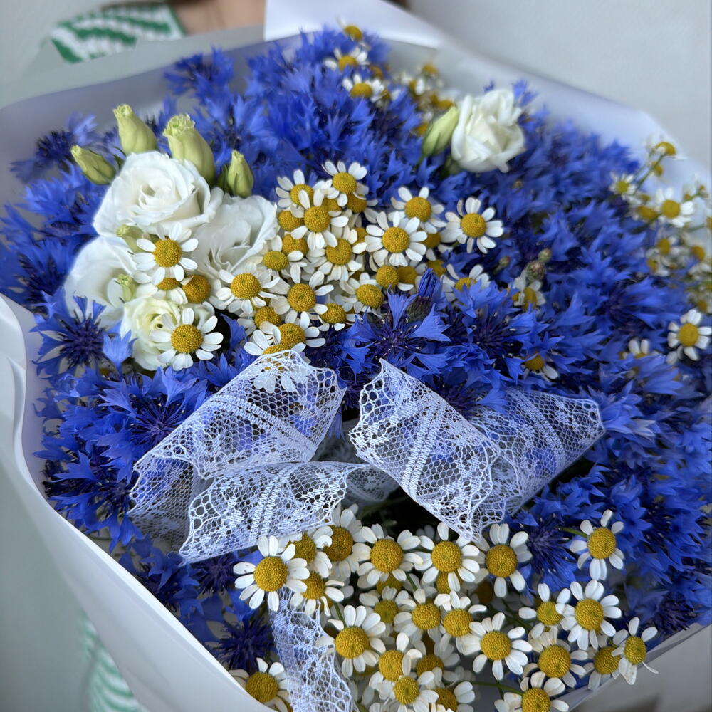 Букет Васильки Эустома ромашки