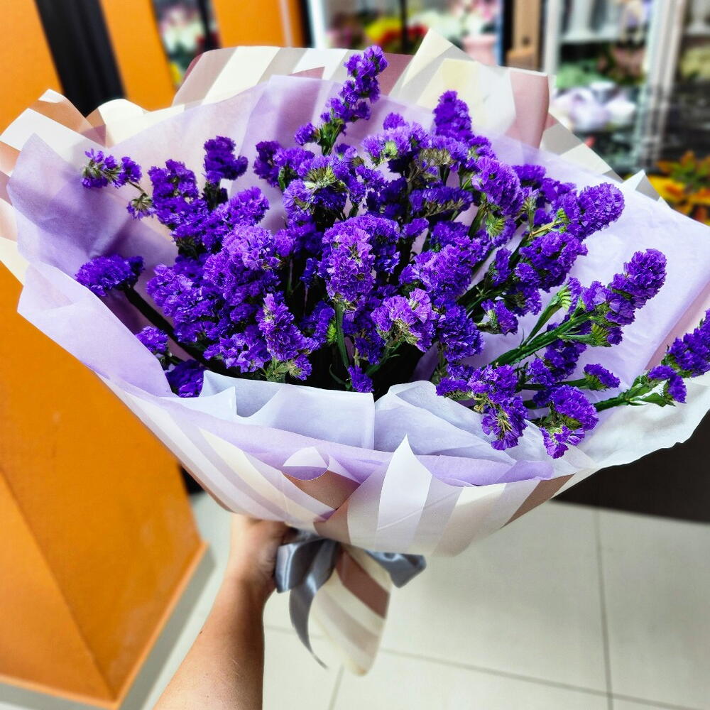 Пышный букет статицы