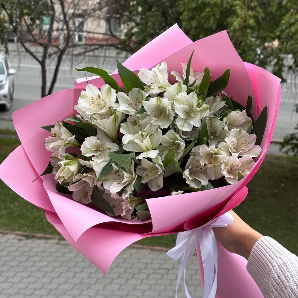 Букет белых альстромерий