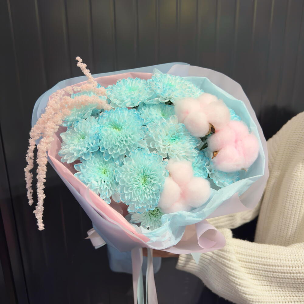 Букет «Бабл Гам» 🩵 Bubble Gum 💕 с голубой хризантемой, розовым хлопком и амарантом