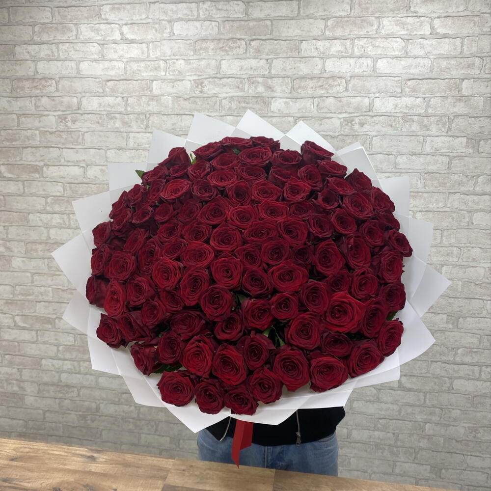 Красные розы️