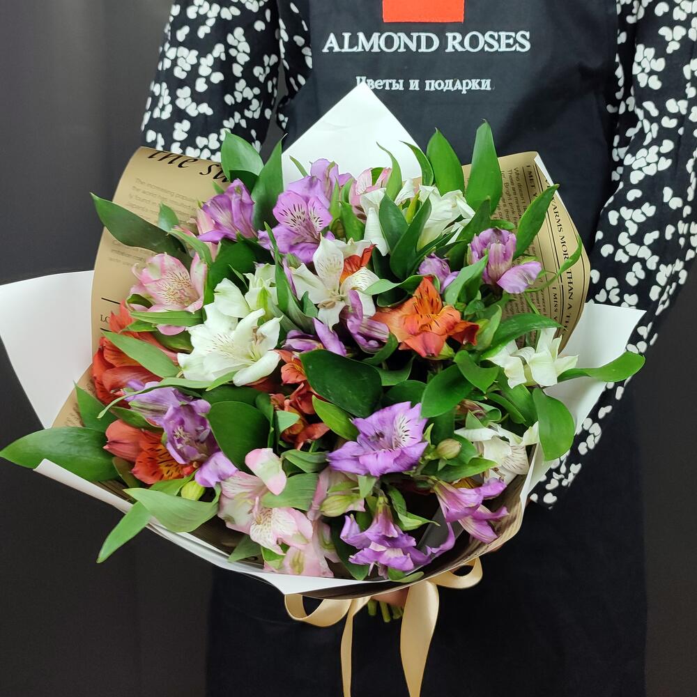 Букет "Ласка и тепло" из альстромерии. Букет 244 ALMOND ROSES